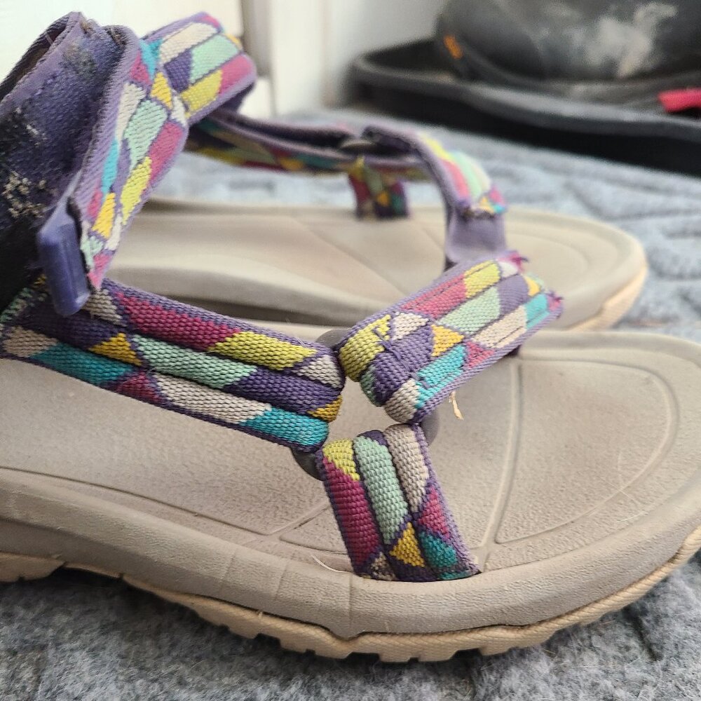 Women's Teva Hurricane Size US 7 Multi-color